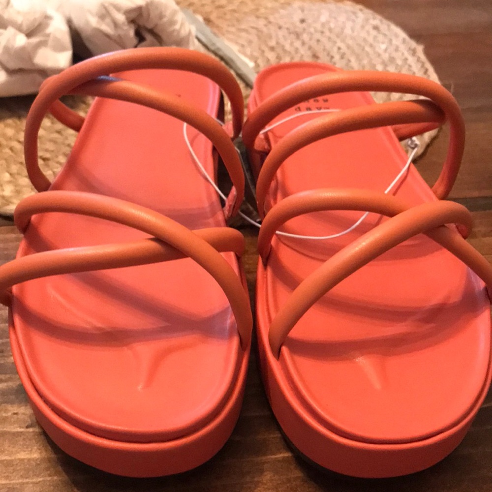 Sandles